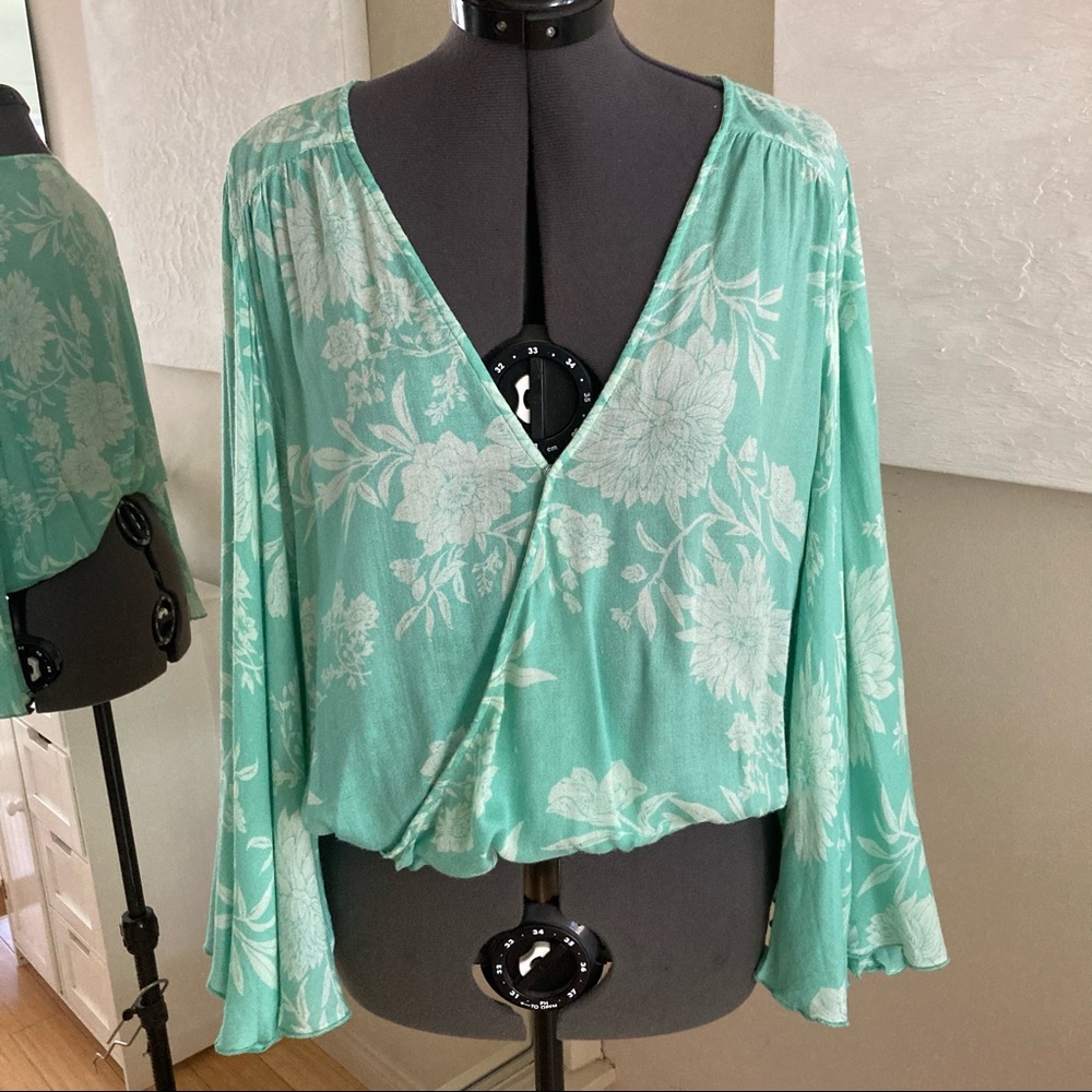 Amuse Society mint with white floral print blouse